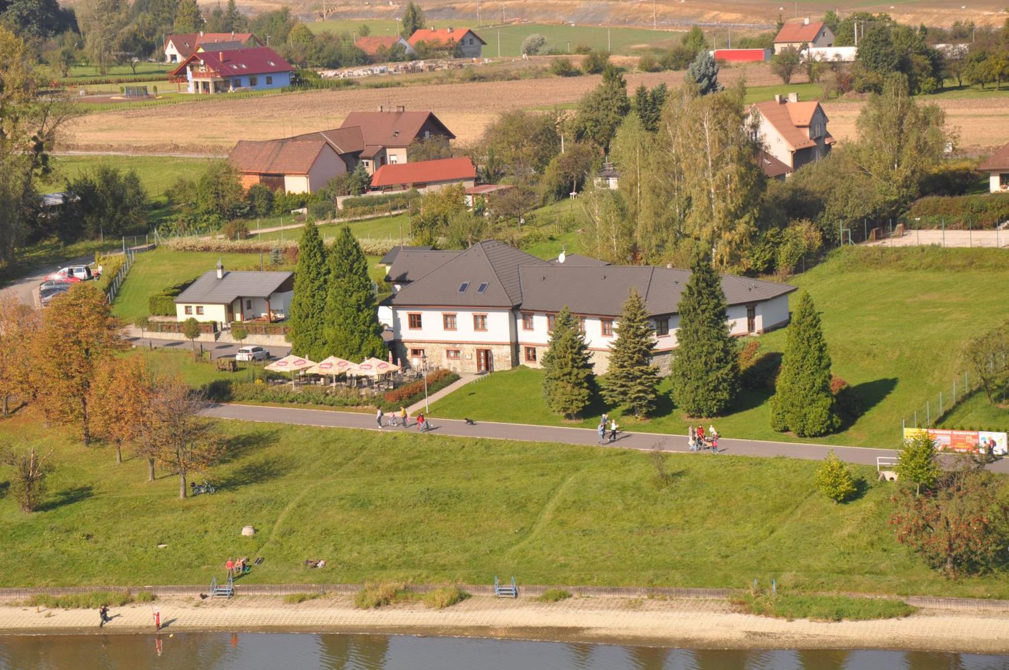 Hotel Terasa Frýdek-Místek エクステリア 写真