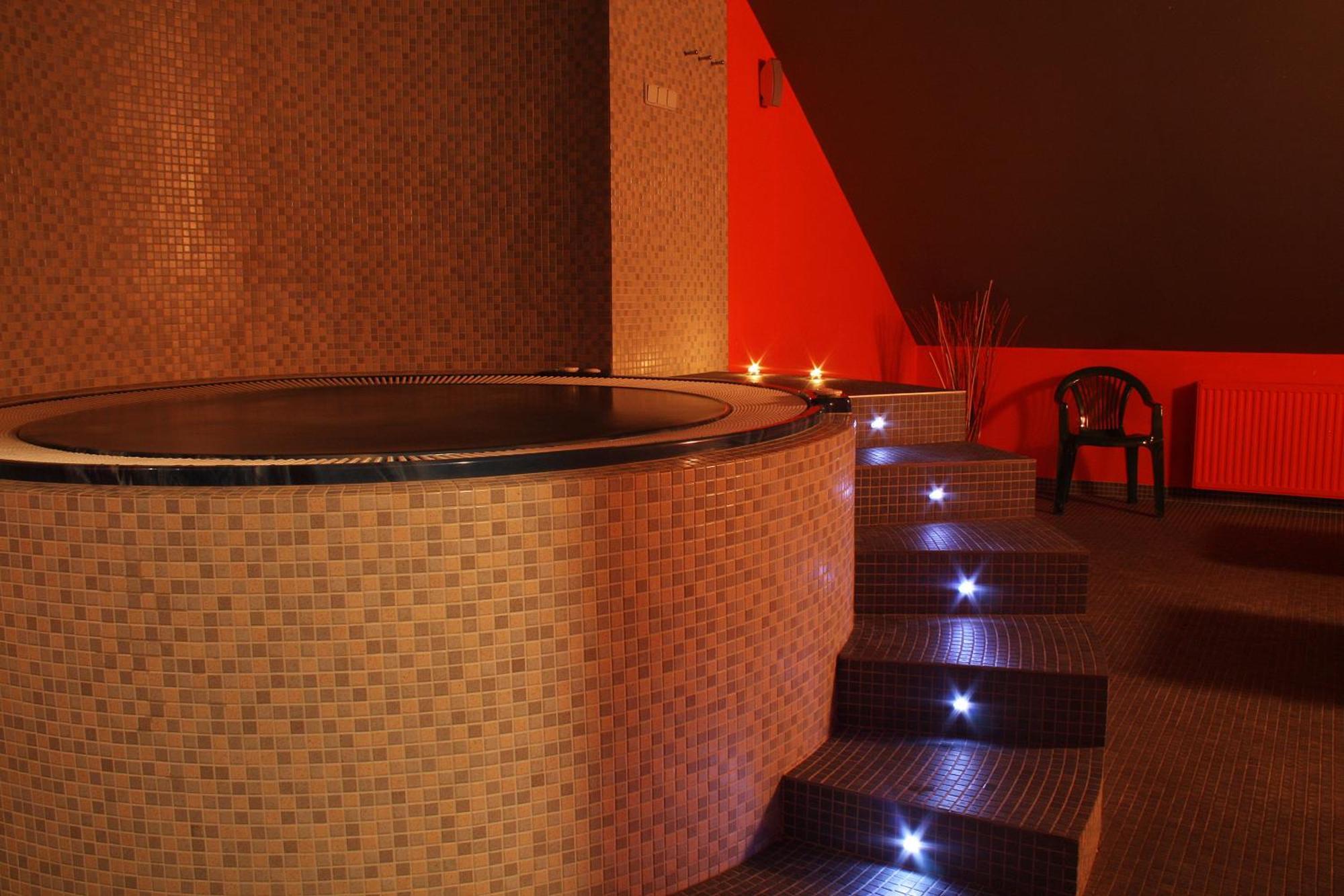 Hotel Terasa Frýdek-Místek エクステリア 写真